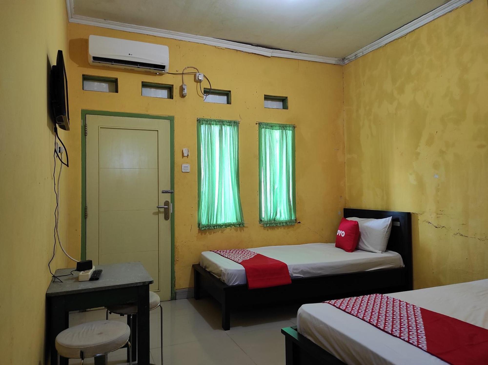 Oyo 90333 Wisma Tenang Jaya Syariah Majalengka Εξωτερικό φωτογραφία