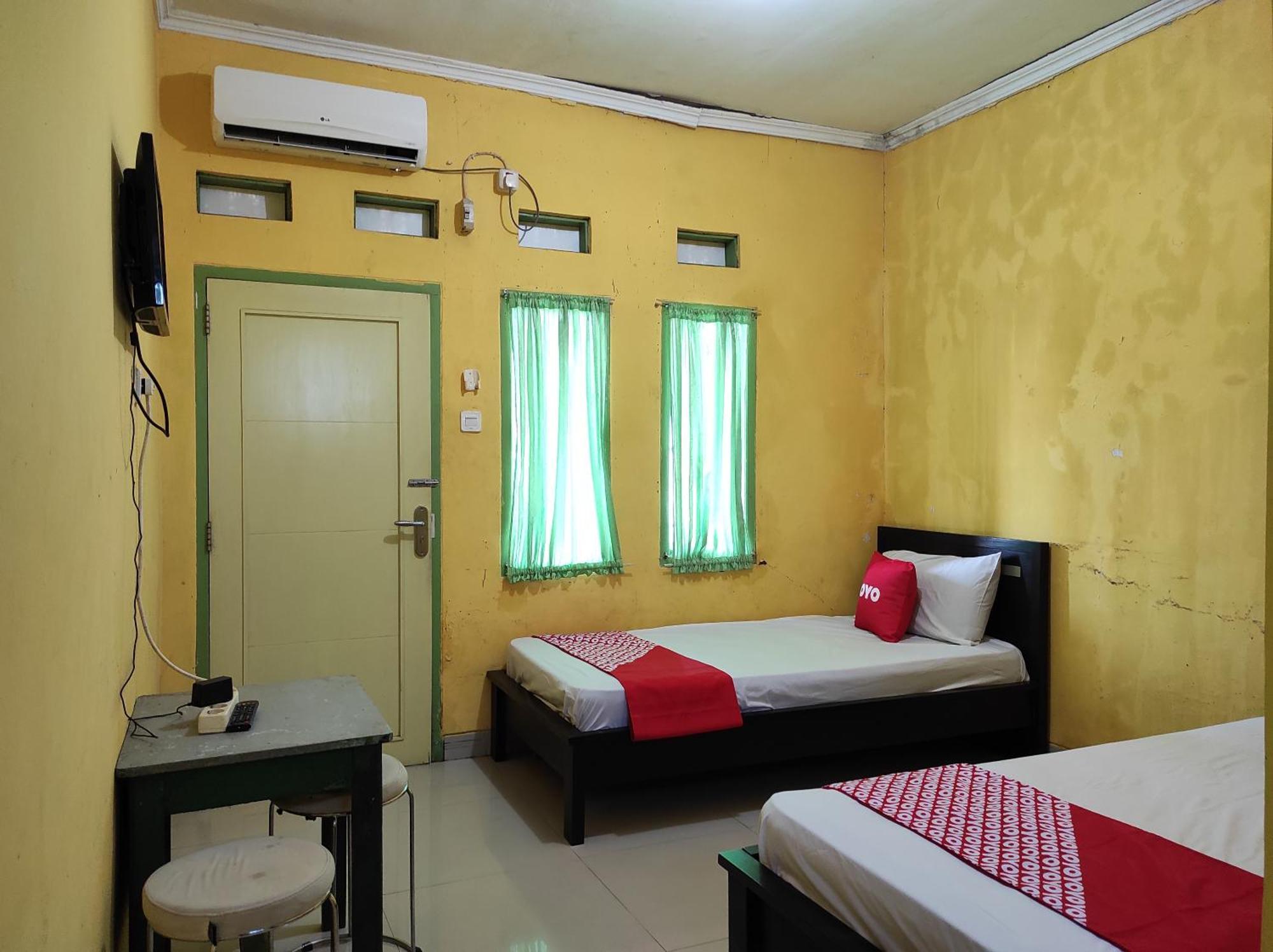 Oyo 90333 Wisma Tenang Jaya Syariah Majalengka Εξωτερικό φωτογραφία