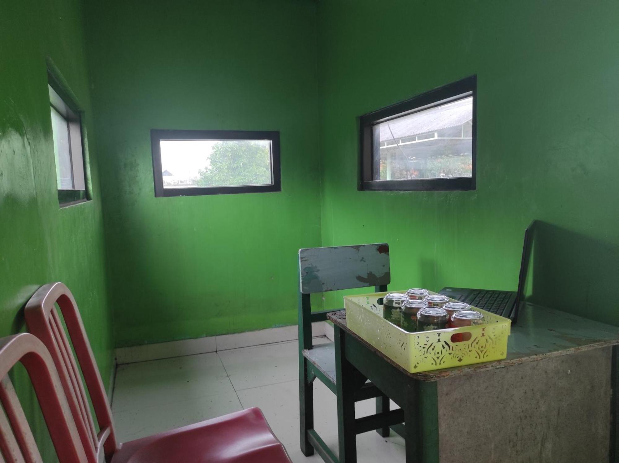 Oyo 90333 Wisma Tenang Jaya Syariah Majalengka Εξωτερικό φωτογραφία