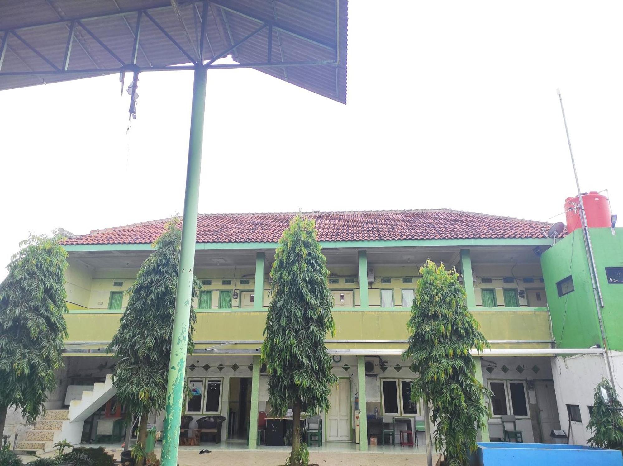 Oyo 90333 Wisma Tenang Jaya Syariah Majalengka Εξωτερικό φωτογραφία