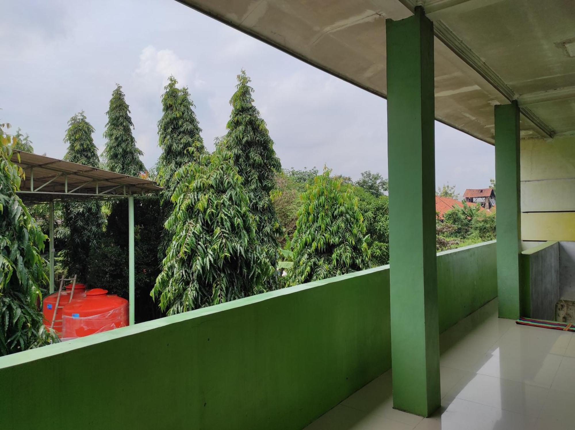 Oyo 90333 Wisma Tenang Jaya Syariah Majalengka Εξωτερικό φωτογραφία