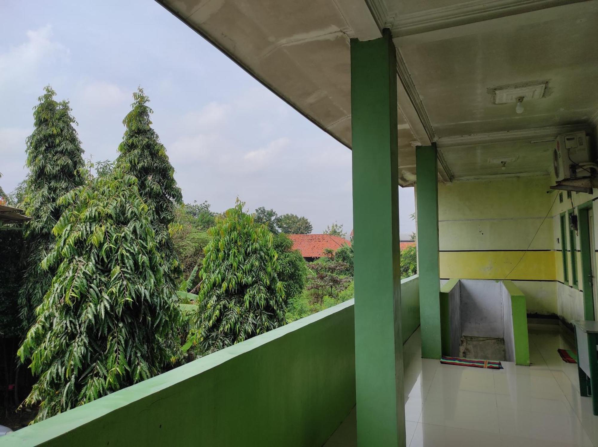 Oyo 90333 Wisma Tenang Jaya Syariah Majalengka Εξωτερικό φωτογραφία