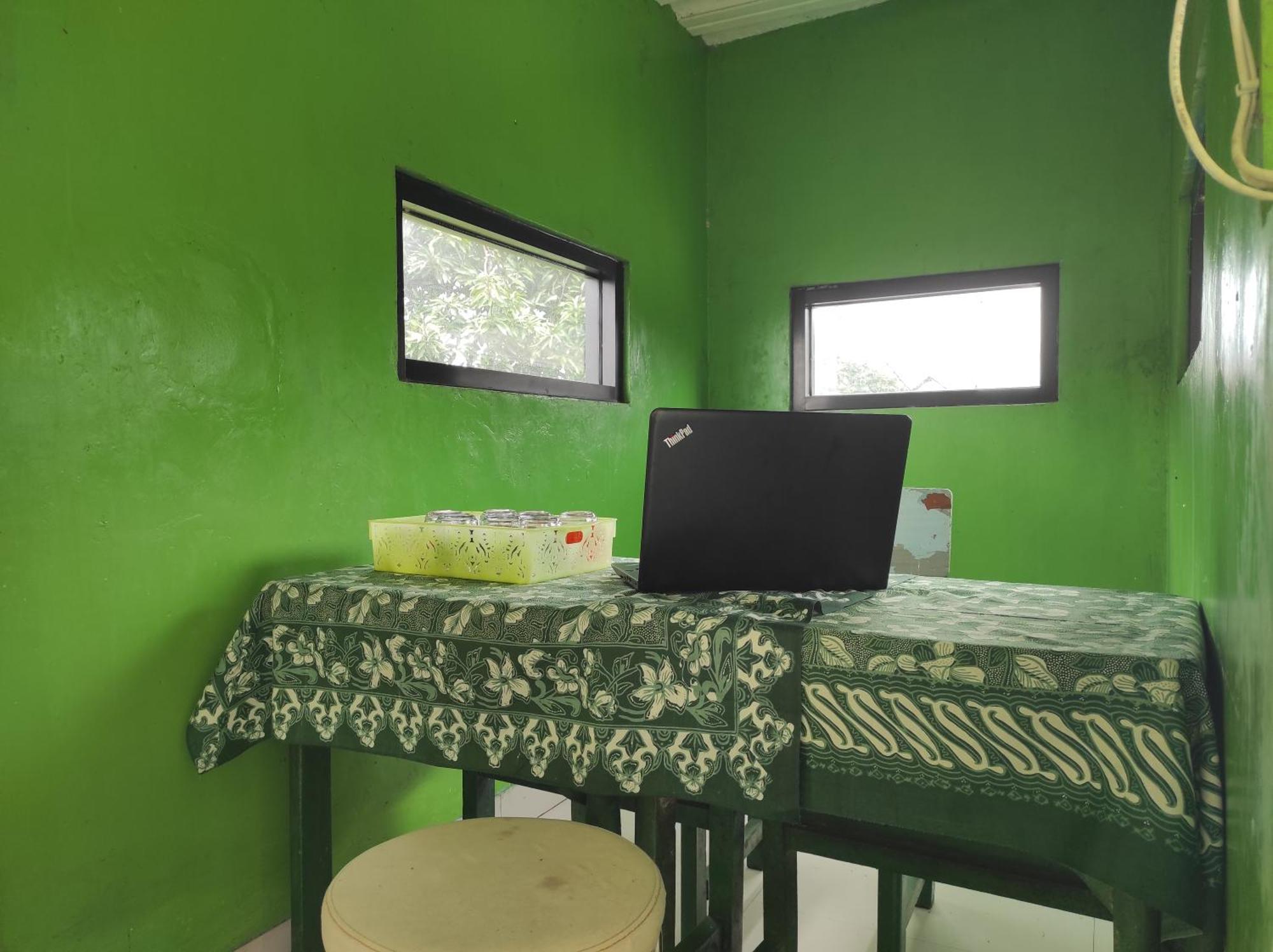 Oyo 90333 Wisma Tenang Jaya Syariah Majalengka Εξωτερικό φωτογραφία