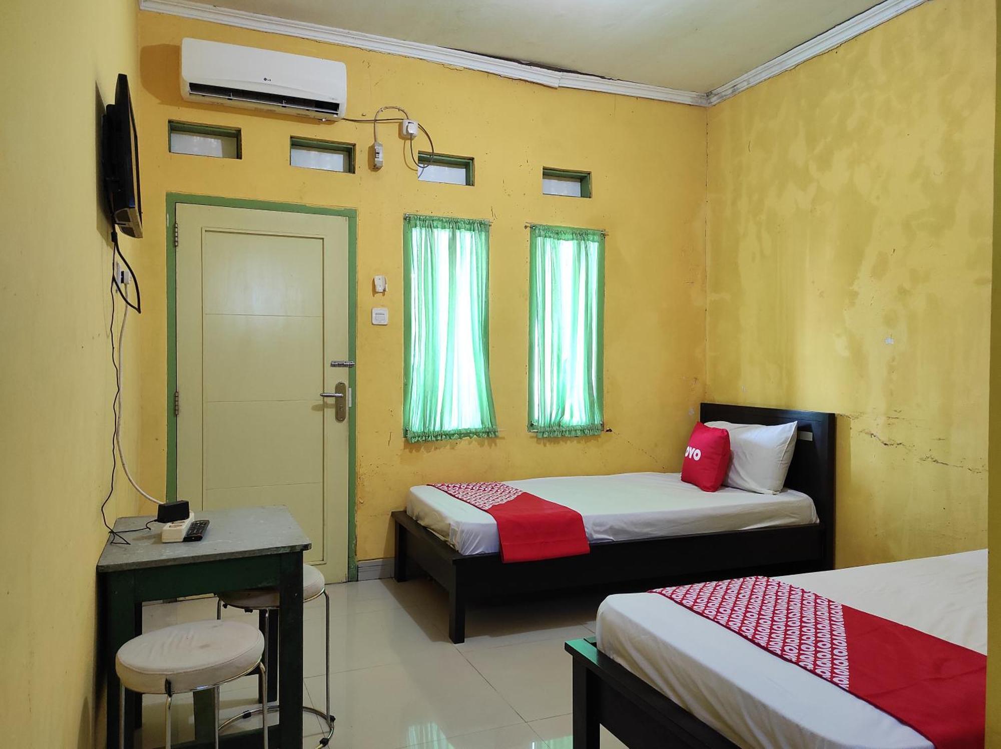 Oyo 90333 Wisma Tenang Jaya Syariah Majalengka Εξωτερικό φωτογραφία